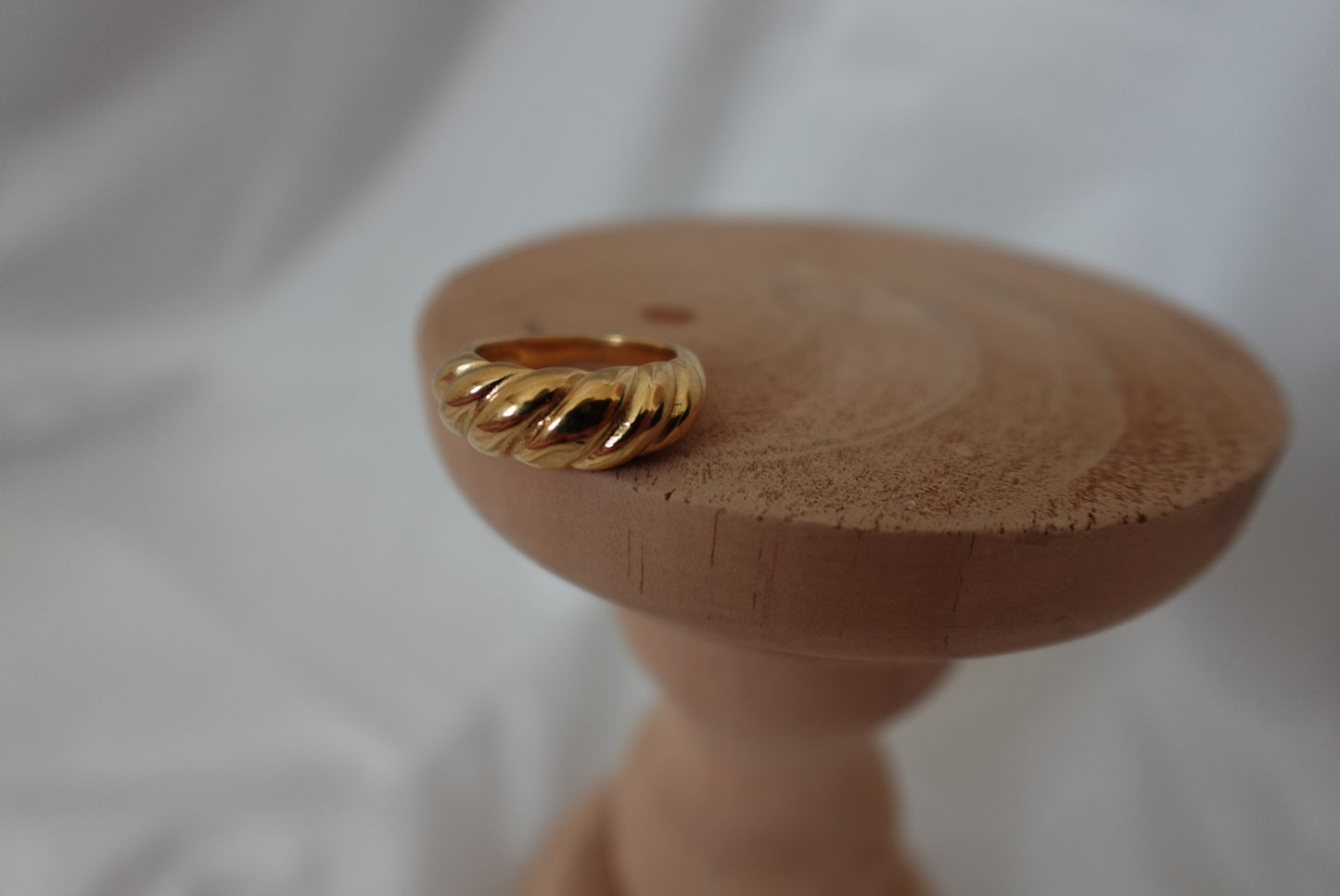 LG Croissant Ring