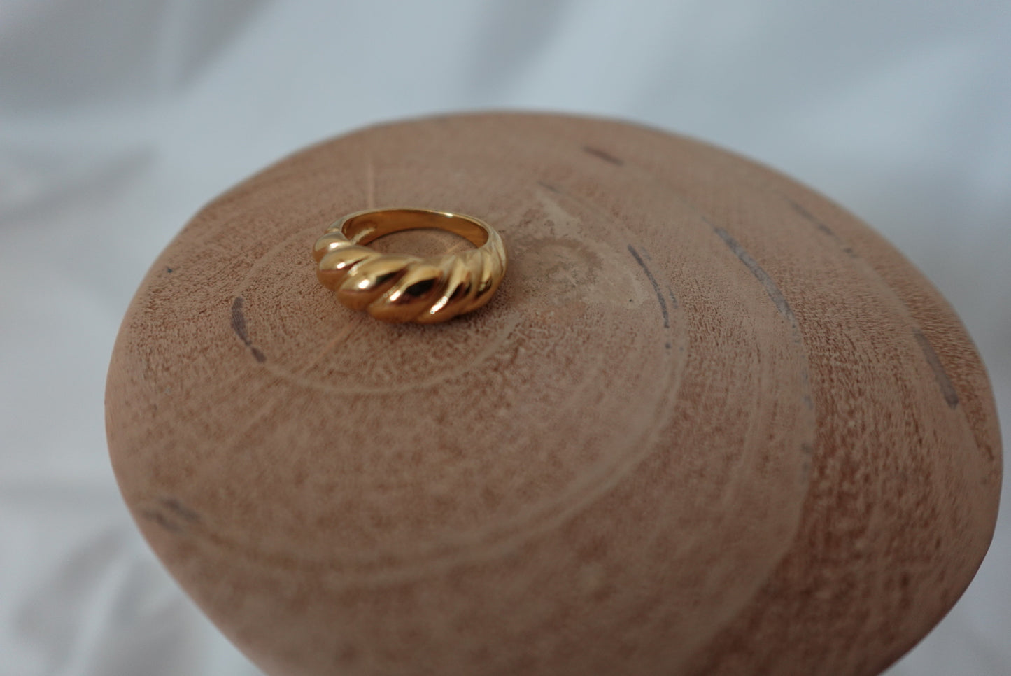 LG Croissant Ring